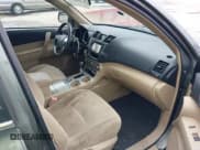 ✅ 2013 Toyota Highlander • VIN: 5TDZA3EH3DS036403 • Lot: 43058226. Wystawiony na IAAI z przebiegiem 135 542 mil. Bezpłatny archiwum sprzedaży aukcyjnych z USA i szczegółowy raport historii pojazdu na DreamBid. Zdjęcie 5.