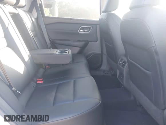 ✅ 2021 Nissan Rogue SV • VIN: 5N1AT3BA4MC849499 • Lot: 43386808. Wystawiony na IAAI z przebiegiem 10 803 mil. Bezpłatny archiwum sprzedaży aukcyjnych z USA i szczegółowy raport historii pojazdu na DreamBid. Zdjęcie 8.