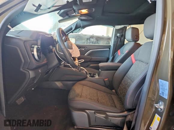 ✅ 2024 Chevrolet Colorado 4WD Z71 • VIN: 1GCPTDEKXR1214704 • Лот: 81501685. Опубликован ранее на Copart с пробегом 29 231 миль. Бесплатный доступ к архиву аукционных продаж из США и подробный отчёт об истории автомобиля на DreamBid. Изображение 7.