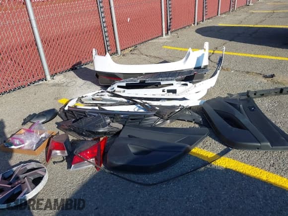 ✅ 2025 Hyundai Elantra SEL Sport • VIN: KMHLM4DG8SU868562 • Lot: 43215752. Listed on IAAI with 6,517 mi. Free auction sales archive from the USA and detailed vehicle history report at DreamBid. Image 12.