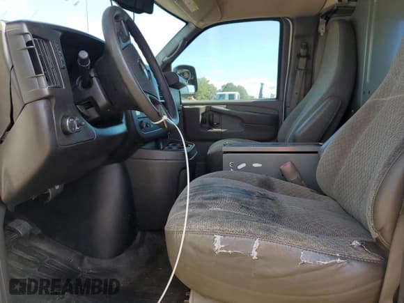 ✅ 2012 Chevrolet Express Cargo • VIN: 1GCWGFCA8C1147789 • Lot: 81895755. Wystawiony na Copart z przebiegiem 379 415 mil. Bezpłatny archiwum sprzedaży aukcyjnych z USA i szczegółowy raport historii pojazdu na DreamBid. Zdjęcie 7.