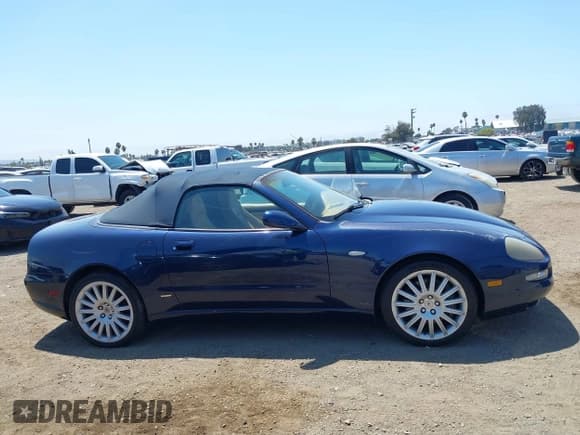 ✅ 2002 Maserati Spyder • VIN: ZAMBB18A520006915 • Lot: 42963343. Wystawiony na IAAI z przebiegiem 61 386 mil. Bezpłatny archiwum sprzedaży aukcyjnych z USA i szczegółowy raport historii pojazdu na DreamBid. Zdjęcie 13.