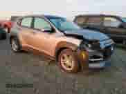 2020 Hyundai Kona SE с VIN KM8K12AA5LU579536, выставлен на аукционе Copart как лот 70356342 с пробегом 61 940 миль миль и . История ставок и продаж доступна на DreamBid. Изображение 4.