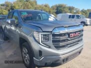 ✅ 2025 GMC Sierra 1500 SLT • VIN: 3GTUUDED2SG206119 • Лот: 43588189. Опубликован ранее на IAAI с пробегом 27 739 миль. Бесплатный доступ к архиву аукционных продаж из США и подробный отчёт об истории автомобиля на DreamBid. Изображение 1.