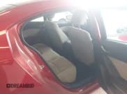 ✅ 2015 Mazda 3 i Sport • VIN: 3MZBM1U72FM171846 • Lot: 42916454. Wystawiony na IAAI z przebiegiem 176 056 mil. Bezpłatny archiwum sprzedaży aukcyjnych z USA i szczegółowy raport historii pojazdu na DreamBid. Zdjęcie 8.