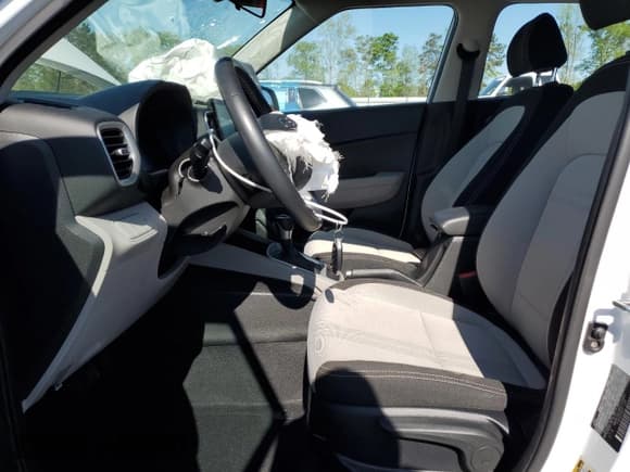 ✅ 2024 Hyundai Venue SEL • VIN: KMHRC8A38RU328905 • Lot: 51745915. Listed on Copart with 11,957 mi. Free auction sales archive from the USA and detailed vehicle history report at DreamBid. Image 7.