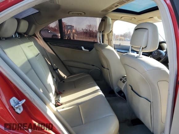 ✅ 2014 Mercedes-Benz C 300 Sport • VIN: WDDGF8AB5EG256280 • Lot: 90422895. Wystawiony na Copart z przebiegiem 162 609 mil. Bezpłatny archiwum sprzedaży aukcyjnych z USA i szczegółowy raport historii pojazdu na DreamBid. Zdjęcie 10.