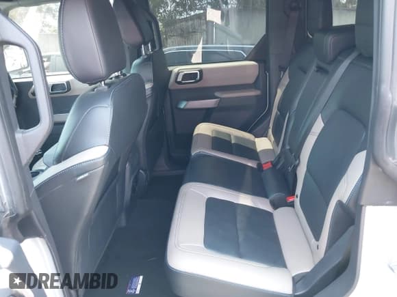 ✅ 2023 Ford Bronco • VIN: 1FMEE5DP1PLB84493 • Лот: 42784150. Опубликован ранее на IAAI с пробегом 21 581 миль. Бесплатный доступ к архиву аукционных продаж из США и подробный отчёт об истории автомобиля на DreamBid. Изображение 22.