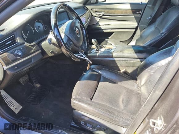 ✅ 2013 BMW 7 Series 750i • VIN: WBAYA8C51DC996576 • Лот: 89716555. Опубликован ранее на Copart с пробегом 135 727 миль. Бесплатный доступ к архиву аукционных продаж из США и подробный отчёт об истории автомобиля на DreamBid. Изображение 7.