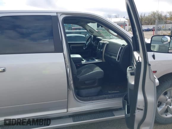 ✅ 2015 Ram 1500 Big Horn • VIN: 1C6RR7TM6FS678308 • Lot: 43463105. Wystawiony na IAAI z przebiegiem 246 232 mil. Bezpłatny archiwum sprzedaży aukcyjnych z USA i szczegółowy raport historii pojazdu na DreamBid. Zdjęcie 5.