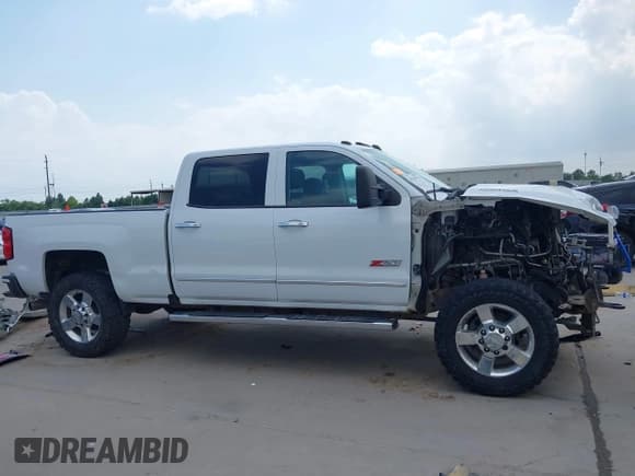 ✅ 2016 Chevrolet Silverado 2500HD LT • VIN: 1GC1KVE86GF270450 • Лот: 42439752. Опубликован ранее на IAAI с пробегом 174 476 миль. Бесплатный доступ к архиву аукционных продаж из США и подробный отчёт об истории автомобиля на DreamBid. Изображение 14.