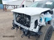 ✅ 2025 GMC Sierra 1500 Elevation • VIN: 1GTVUCE86SZ141843 • Lot: 42608558. Wystawiony na IAAI z przebiegiem 1 373 mil. Bezpłatny archiwum sprzedaży aukcyjnych z USA i szczegółowy raport historii pojazdu na DreamBid. Zdjęcie 6.