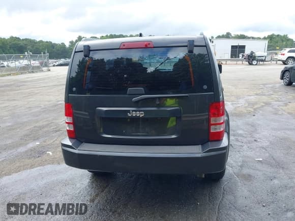 ✅ 2011 Jeep Liberty Sport • VIN: 1J4PP2GK4BW572731 • Лот: 43047111. Опубликован ранее на IAAI с пробегом 171 738 миль. Бесплатный доступ к архиву аукционных продаж из США и подробный отчёт об истории автомобиля на DreamBid. Изображение 16.