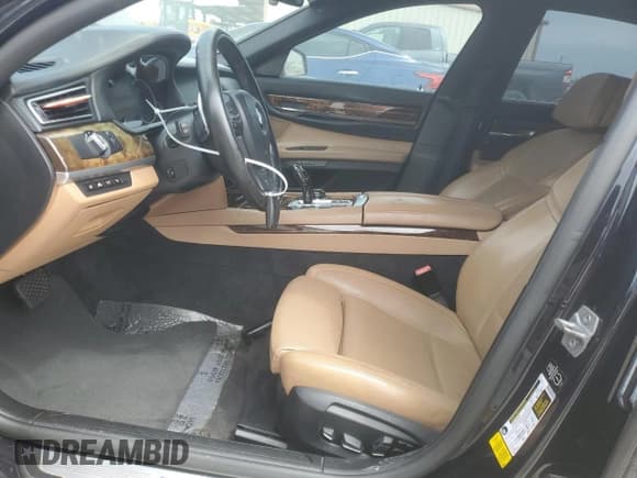 ✅ 2014 BMW 7 Series 750i • VIN: WBAYA8C51ED499832 • Lot: 50968075. Wystawiony na Copart z przebiegiem 103 420 mil. Bezpłatny archiwum sprzedaży aukcyjnych z USA i szczegółowy raport historii pojazdu na DreamBid. Zdjęcie 7.