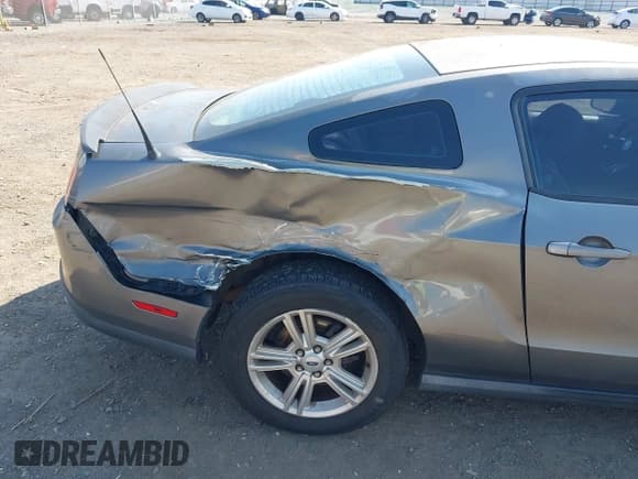 ✅ 2010 Ford Mustang V6 • VIN: 1ZVBP8AN5A5130774 • Lot: 43333783. Listed on IAAI with 237,730 mi. Free auction sales archive from the USA and detailed vehicle history report at DreamBid. Image 6.