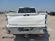 ✅ 2024 Chevrolet Silverado 2500HD Work Truck • VIN: 1GC2YLE7XRF176296 • Lot: 42282661. Wystawiony na IAAI z przebiegiem 37 254 mil. Bezpłatny archiwum sprzedaży aukcyjnych z USA i szczegółowy raport historii pojazdu na DreamBid. Zdjęcie 16.