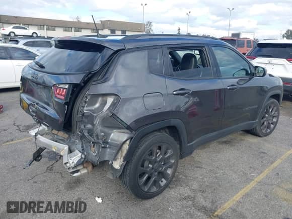 2021 Jeep Compass 80th Anniversary z VIN 3C4NJCEB7MT596909, wystawiony jako IAAI lot #41376547 z przebiegiem 54 058 mil mil oraz . Historia ofert i sprzedaży dostępna na DreamBid. Obrazek 4.