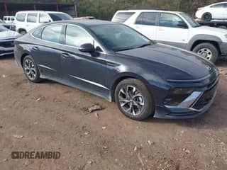 2024 Hyundai Sonata SEL z VIN KMHL64JA9RA349056, wystawiony jako IAAI lot #43605888 z przebiegiem 48 838 mil mil oraz . Historia ofert i sprzedaży dostępna na DreamBid. Obrazek 1.