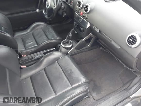 ✅ 2003 Audi TT • VIN: TRUTC28N731014658 • Lot: 43697171. Wystawiony na IAAI z przebiegiem 132 004 mil. Bezpłatny archiwum sprzedaży aukcyjnych z USA i szczegółowy raport historii pojazdu na DreamBid. Zdjęcie 8.