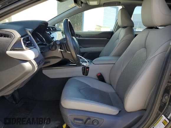 ✅ 2019 Toyota Camry XSE • VIN: 4T1B61HK0KU834165 • Lot: 82702885. Listed on Copart with 37,467 mi. Free auction sales archive from the USA and detailed vehicle history report at DreamBid. Image 7.