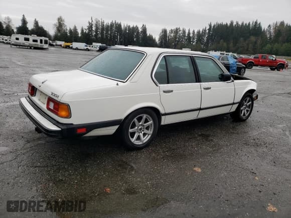 ✅ 1985 BMW 7 Series 735i • VIN: WBAFH8402F0970689 • Lot: 74534844. Wystawiony na Copart z przebiegiem 192 703 mil. Bezpłatny archiwum sprzedaży aukcyjnych z USA i szczegółowy raport historii pojazdu na DreamBid. Zdjęcie 3.