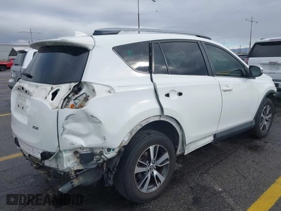 ✅ 2018 Toyota RAV4 XLE • VIN: JTMWFREV0JJ198642 • Lot: 43762062. Listed on IAAI with 90,928 mi. Free auction sales archive from the USA and detailed vehicle history report at DreamBid. Image 4.