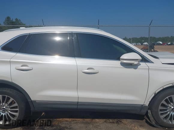 ✅ 2016 Lincoln MKC Reserve • VIN: 5LMCJ3C9XGUJ24214 • Lot: 43003723. Wystawiony na IAAI z przebiegiem Nie podano. Bezpłatny archiwum sprzedaży aukcyjnych z USA i szczegółowy raport historii pojazdu na DreamBid. Zdjęcie 14.