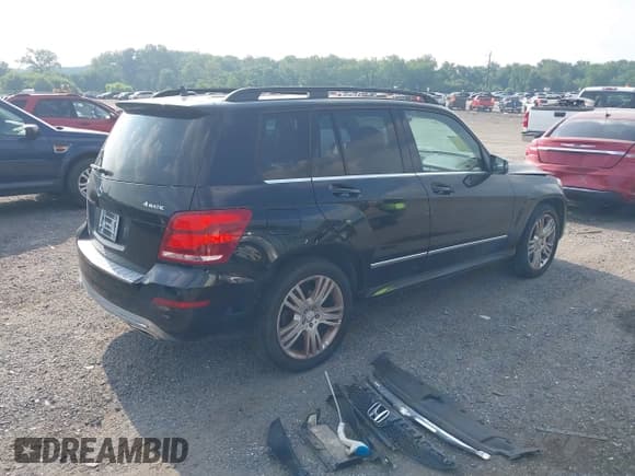 ✅ 2014 Mercedes-Benz GLK 350 • VIN: WDCGG8JB6EG302104 • Lot: 42845689. Listed on IAAI with 91,133 mi. Free auction sales archive from the USA and detailed vehicle history report at DreamBid. Image 4.