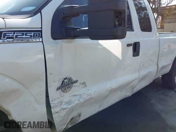 ✅ 2012 Ford F-250 XL • VIN: 1FT7X2AT8CEB40321 • Lot: 42170071. Wystawiony na IAAI z przebiegiem 282 492 mil. Bezpłatny archiwum sprzedaży aukcyjnych z USA i szczegółowy raport historii pojazdu na DreamBid. Zdjęcie 6.