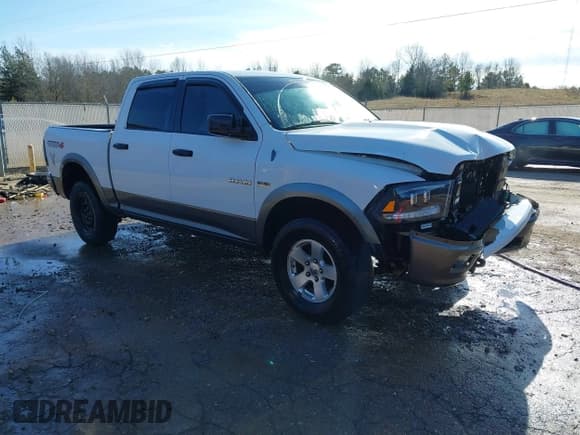 ✅ 2009 Dodge 1500 Laramie • VIN: 1D3HV13T39S740103 • Lot: 41272322. Wystawiony na IAAI z przebiegiem 180 139 mil. Bezpłatny archiwum sprzedaży aukcyjnych z USA i szczegółowy raport historii pojazdu na DreamBid. Zdjęcie 1.