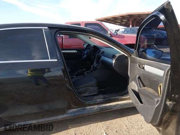 ✅ 2012 Volkswagen Passat SE • VIN: 1VWBP7A3XCC048756 • Lot: 43820434. Listed on IAAI with 160,728 mi. Free auction sales archive from the USA and detailed vehicle history report at DreamBid. Image 5.