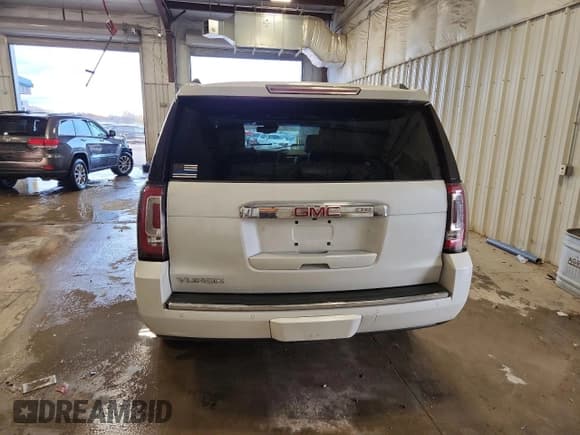 ✅ 2017 GMC Yukon Denali • VIN: 1GKS2CKJ2HR371411 • Lot: 91143895. Wystawiony na Copart z przebiegiem 146 227 mil. Bezpłatny archiwum sprzedaży aukcyjnych z USA i szczegółowy raport historii pojazdu na DreamBid. Zdjęcie 6.