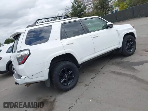✅ 2022 Toyota 4Runner SR5 • VIN: JTEEU5JR7N5257599 • Lot: 42047749. Listed on IAAI with 90,482 mi. Free auction sales archive from the USA and detailed vehicle history report at DreamBid. Image 4.