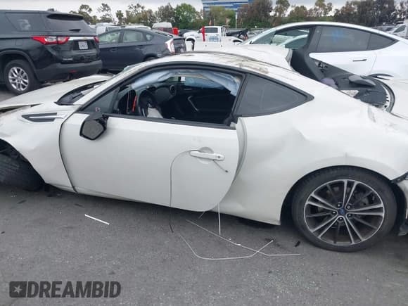 ✅ 2015 Subaru BRZ Limited • VIN: JF1ZCAC10F8605709 • Lot: 42207549. Listed on IAAI with 99,710 mi. Free auction sales archive from the USA and detailed vehicle history report at DreamBid. Image 13.