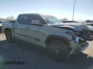 ✅ 2024 Toyota Tundra Platinum • VIN: 5TFNA5DB5RX199952 • Лот: 85552215. Опубликован ранее на Copart с пробегом 17 561 миль. Бесплатный доступ к архиву аукционных продаж из США и подробный отчёт об истории автомобиля на DreamBid. Изображение 4.