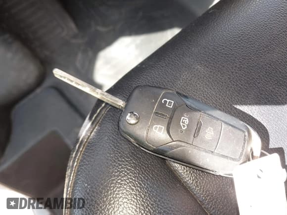 ✅ 2021 Ford Transit Cargo • VIN: 1FTBW3X83MKA14151 • Lot: 43493696. Wystawiony na IAAI z przebiegiem 102 256 mil. Bezpłatny archiwum sprzedaży aukcyjnych z USA i szczegółowy raport historii pojazdu na DreamBid. Zdjęcie 11.