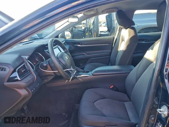 ✅ 2019 Toyota Camry SE • VIN: 4T1B11HK6KU693813 • Лот: 95323075. Опубликован ранее на Copart с пробегом 156 380 миль. Бесплатный доступ к архиву аукционных продаж из США и подробный отчёт об истории автомобиля на DreamBid. Изображение 7.