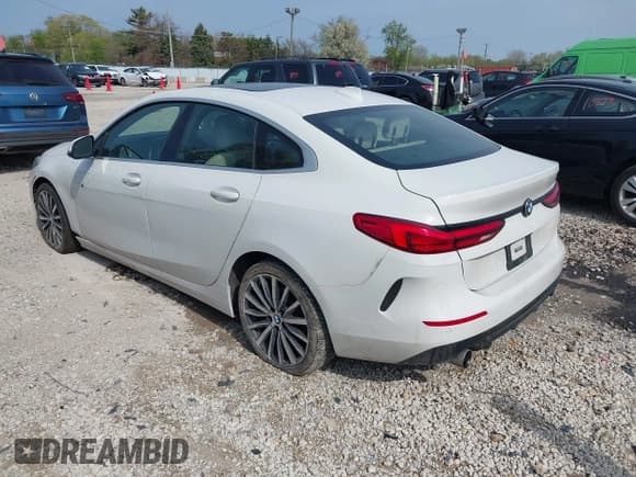 ✅ 2021 BMW 2 Series 228i • VIN: WBA53AK06M7H55442 • Lot: 42127060. Wystawiony na IAAI z przebiegiem 95 737 mil. Bezpłatny archiwum sprzedaży aukcyjnych z USA i szczegółowy raport historii pojazdu na DreamBid. Zdjęcie 3.