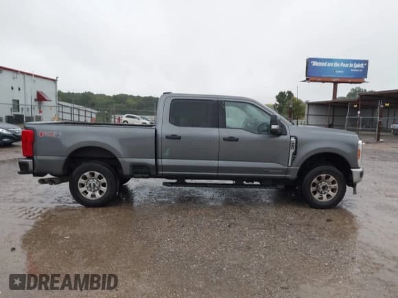 ✅ 2024 Ford F-250 XL • VIN: 1FT7W2BT2REE01002 • Lot: 43105733. Wystawiony na IAAI z przebiegiem 62 496 mil. Bezpłatny archiwum sprzedaży aukcyjnych z USA i szczegółowy raport historii pojazdu na DreamBid. Zdjęcie 14.