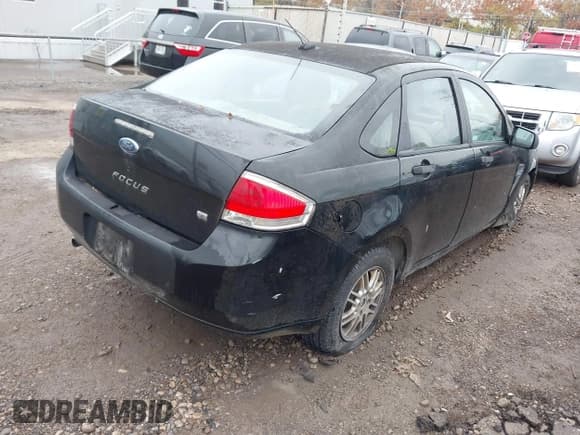 ✅ 2008 Ford Focus SE • VIN: 1FAHP35N68W159799 • Lot: 43637564. Wystawiony na IAAI z przebiegiem 219 187 mil. Bezpłatny archiwum sprzedaży aukcyjnych z USA i szczegółowy raport historii pojazdu na DreamBid. Zdjęcie 4.