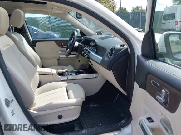 ✅ 2020 Mercedes-Benz GLB 250 • VIN: W1N4M4HB1LW042125 • Lot: 43289788. Listed on IAAI with 100,172 mi. Free auction sales archive from the USA and detailed vehicle history report at DreamBid. Image 5.