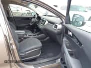 ✅ 2017 Kia Sorento L • VIN: 5XYPG4A30HG261922 • Lot: 41502305. Wystawiony na IAAI z przebiegiem 153 934 mil. Bezpłatny archiwum sprzedaży aukcyjnych z USA i szczegółowy raport historii pojazdu na DreamBid. Zdjęcie 5.