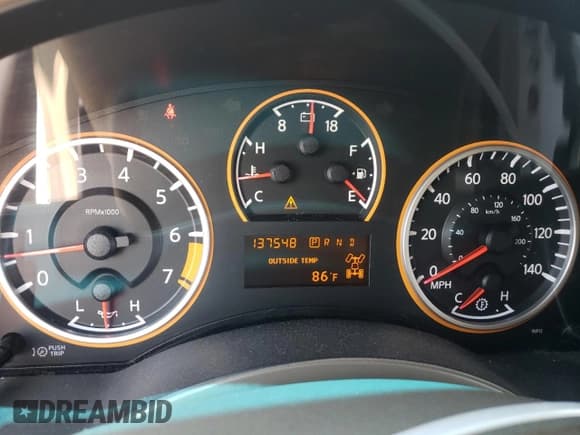 ✅ 2014 Nissan Armada SV • VIN: 5N1AA0NC9EN605130 • Лот: 62556195. Опубликован ранее на Copart с пробегом 137 548 миль. Бесплатный доступ к архиву аукционных продаж из США и подробный отчёт об истории автомобиля на DreamBid. Изображение 9.