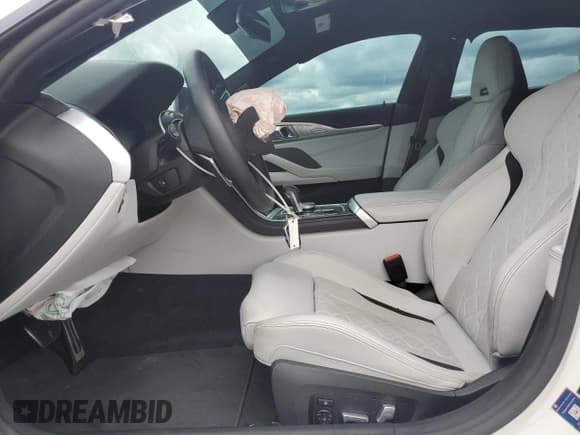 ✅ 2025 BMW M8 Competition • VIN: WBSGV0C04SCS64036 • Лот: 59475225. Опубликован ранее на Copart с пробегом Не указан. Бесплатный доступ к архиву аукционных продаж из США и подробный отчёт об истории автомобиля на DreamBid. Изображение 7.