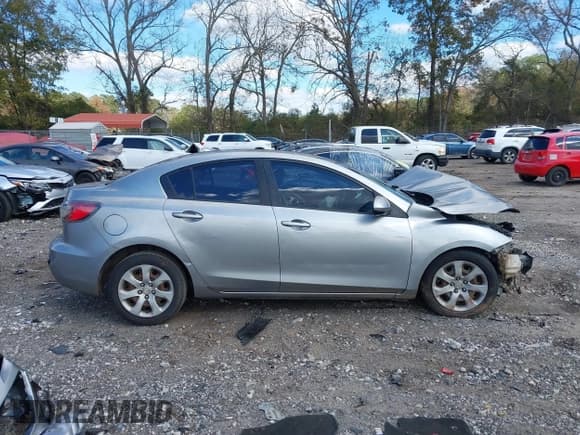 ✅ 2012 Mazda 3 i Sport • VIN: JM1BL1UF0C1579462 • Лот: 43629964. Опубликован ранее на IAAI с пробегом 210 346 миль. Бесплатный доступ к архиву аукционных продаж из США и подробный отчёт об истории автомобиля на DreamBid. Изображение 14.