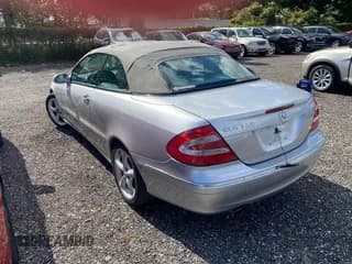 ✅ 2005 Mercedes-Benz CLK 320 • VIN: WDBTK65GX5T052787 • Lot: 43741645. Wystawiony na IAAI z przebiegiem 158 426 mil. Bezpłatny archiwum sprzedaży aukcyjnych z USA i szczegółowy raport historii pojazdu na DreamBid. Zdjęcie 3.
