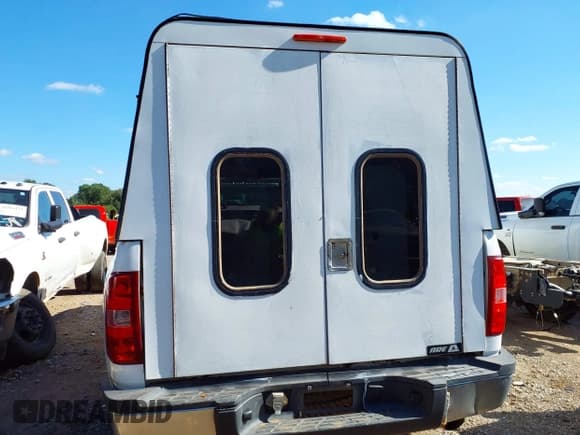 ✅ 2011 Chevrolet Silverado 2500HD Work Truck • VIN: 1GC2KVCG6BZ332676 • Lot: 43212579. Wystawiony na IAAI z przebiegiem 255 754 mil. Bezpłatny archiwum sprzedaży aukcyjnych z USA i szczegółowy raport historii pojazdu na DreamBid. Zdjęcie 17.