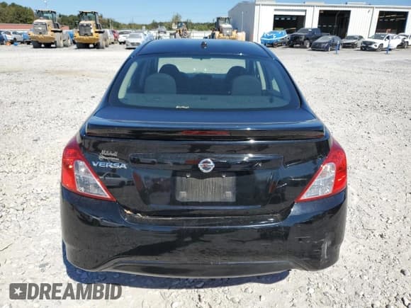 ✅ 2018 Nissan Versa S Plus • VIN: 3N1CN7AP2JL854014 • Lot: 86714235. Wystawiony na Copart z przebiegiem 165 855 mil. Bezpłatny archiwum sprzedaży aukcyjnych z USA i szczegółowy raport historii pojazdu na DreamBid. Zdjęcie 6.