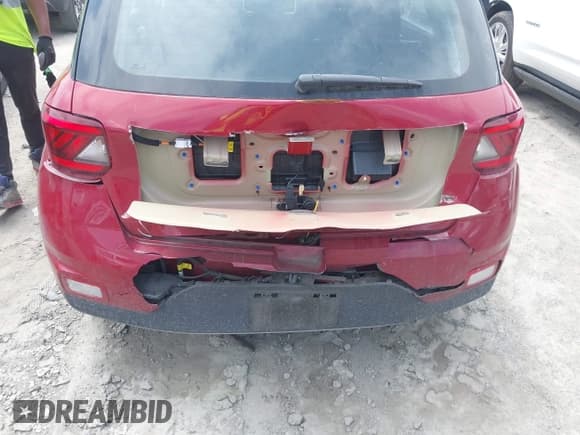 ✅ 2020 Hyundai Venue SEL • VIN: KMHRC8A3XLU038298 • Lot: 42105108. Listed on IAAI with 74,283 mi. Free auction sales archive from the USA and detailed vehicle history report at DreamBid. Image 6.