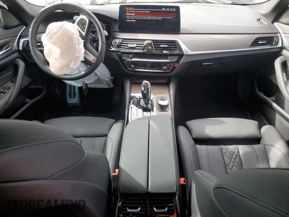 ✅ 2023 BMW 5 Series 530i xDrive • VIN: WBA13BJ01PCM53684 • Lot: 86590855. Wystawiony na Copart z przebiegiem 20 468 mil. Bezpłatny archiwum sprzedaży aukcyjnych z USA i szczegółowy raport historii pojazdu na DreamBid. Zdjęcie 8.